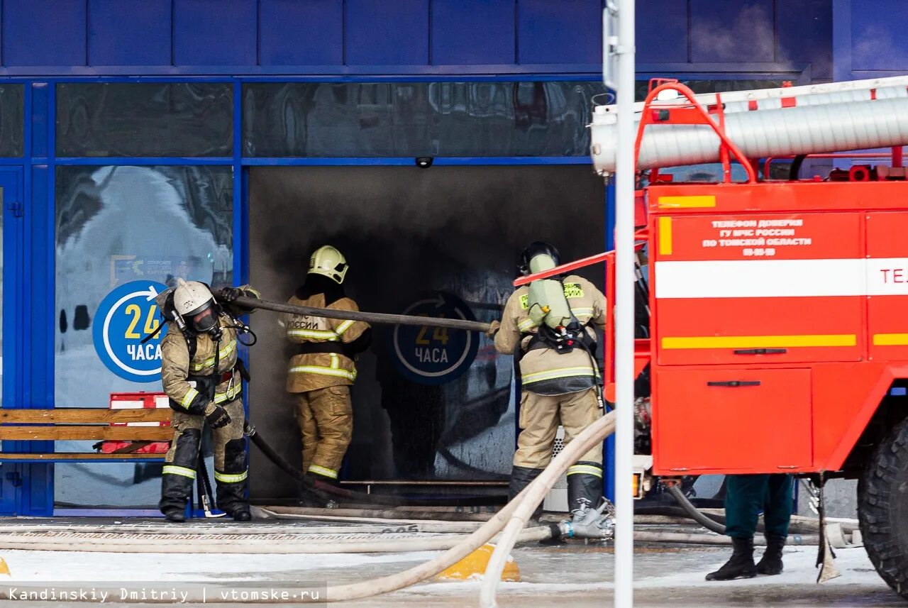Сгорела лента в томске 2021. Томск магазин лента пожар в томске. Поджег тц лента томск. Пожар в ленте томск на елизаровых. Поджог ленты.