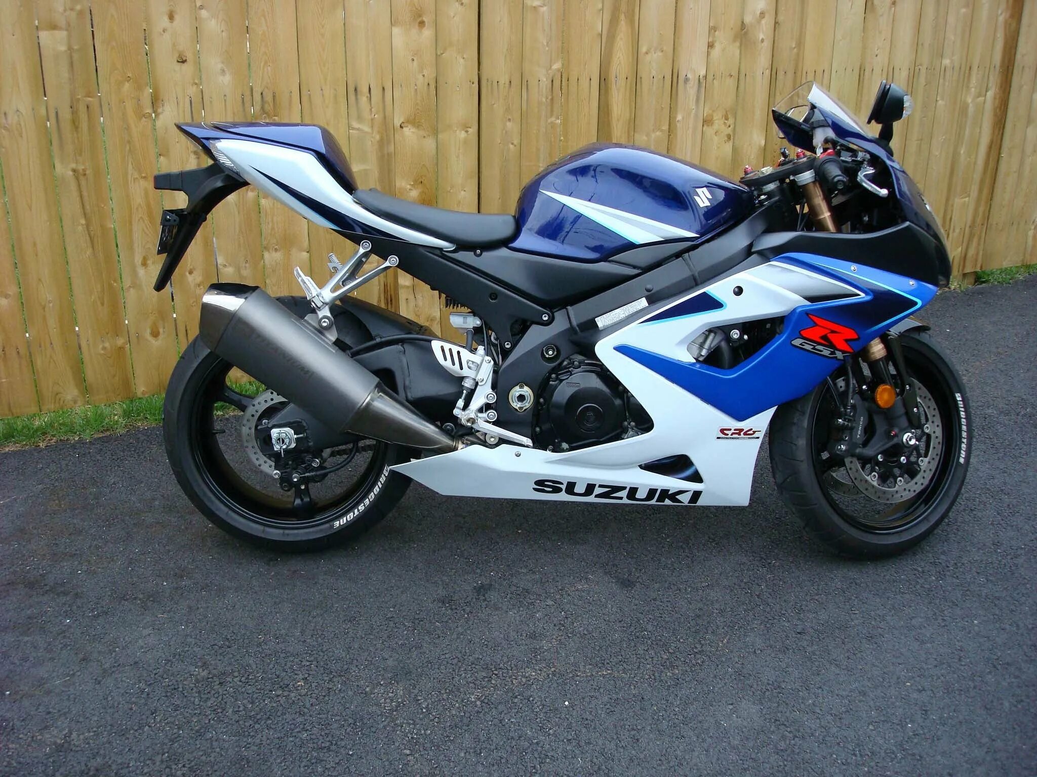 Купить сузуки 1000. Suzuki GSX-R 1000. Сузуки GSXR 1000. Suzuki GSX-R 1000 2006. Suzuki GSXR 2006.