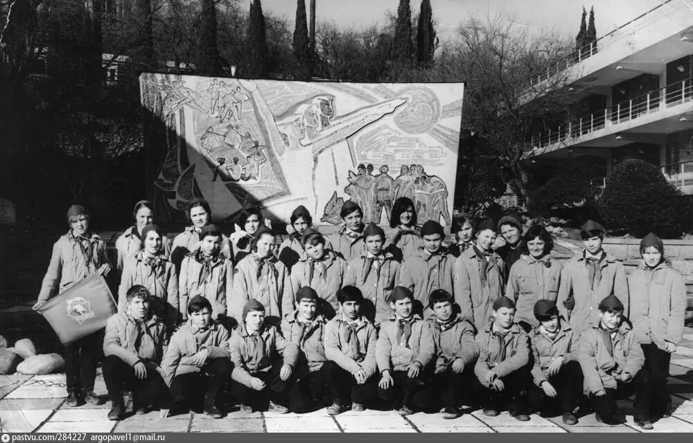 Артек отряд хрустальный. Артек лагеря 1977. 1977 год артек. артек 1988. артек дружина хрустальная.