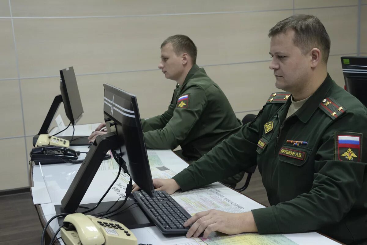 Боевые дежурства военнослужащих. Начальник ЦКП РВСН Власиха. Боевое дежурство РВСН. Военный пункт управления. Командные войска.