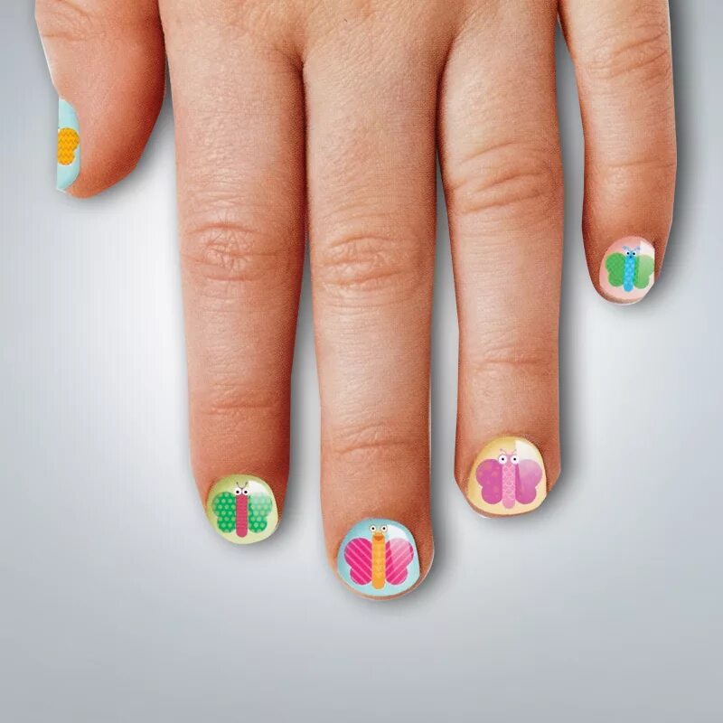 Маникюр на детских ногтях. Какие ногти сделать в 12 лет. Какие ногти можно сделать в 10 лет. Идеи для детского маникюра. Маникюр для подростка.