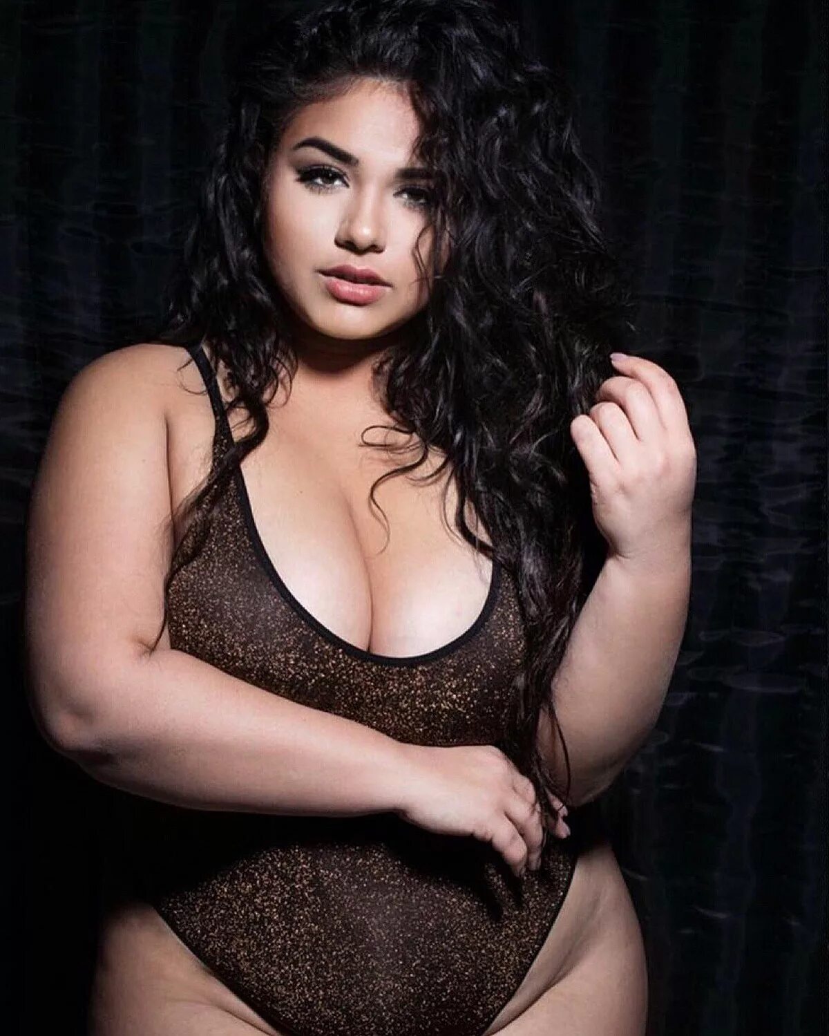 Пышки фото. Plus-Size Диана Сирокай. Diana Sirokai модель. Модель плюс сайз Диана Сирокай. Диана Сирокай (Diana Sirokai).