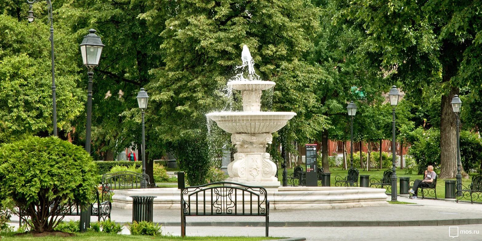 Сад эрмитаж в москве эрмитаж. Россия сад эрмитаж москва. Сад эрмитаж пруд. Сады цао. Эрмитажный сад в москве.