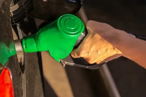 Сколько заливать бензина в бак