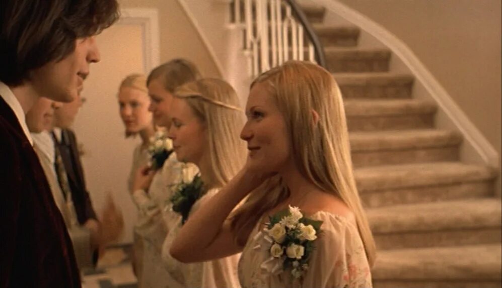 Кирстен Данст девственницы самоубийцы. Ханна р. Холл 1999. The virgin suicides