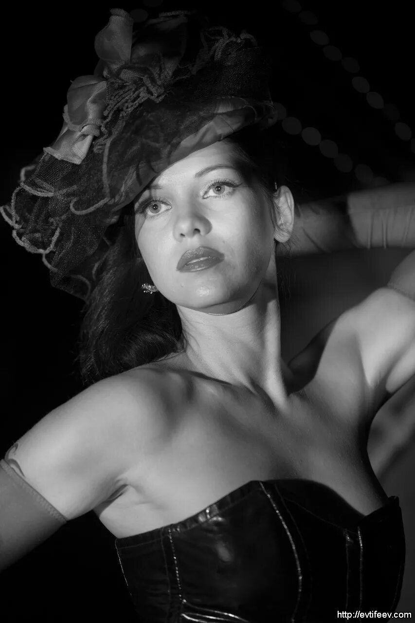 эффект габо. фотосъемка с масками гобо. маски габо примеры фото. фотосессия через жалюзи. фотосессия с тенями.