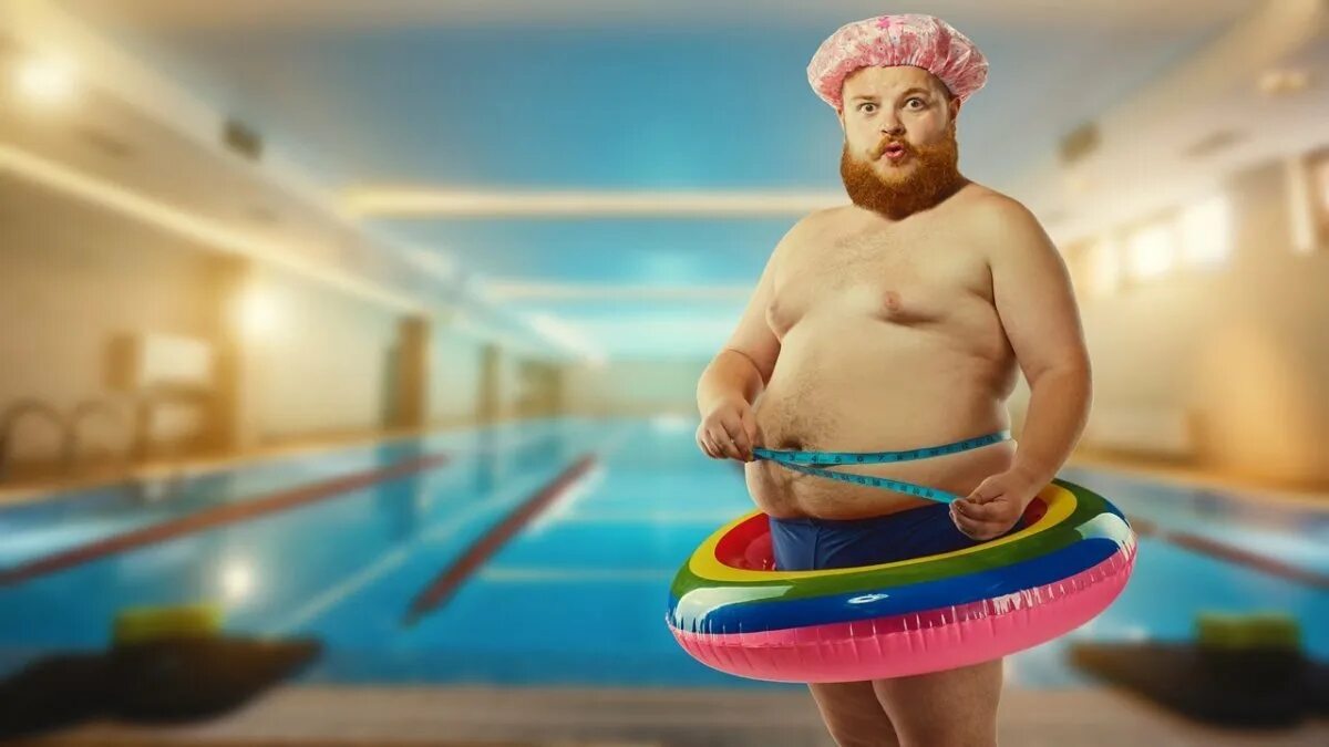 Shower fat. Реклама сантехника креативная. Мужчина в моей голове. Cold shower myth?. Толстяк в надувном круге.
