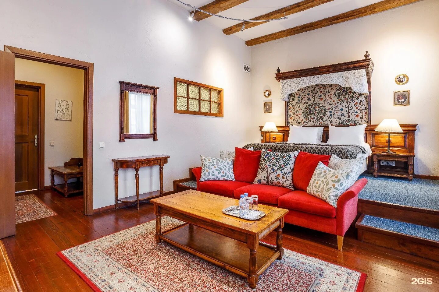 Отель la familia в санкт-петербурге александр хаус. Александр хаус отель. Александр хаус отель. Alexander house. Наб крюкова канала 27 санкт-петербург.