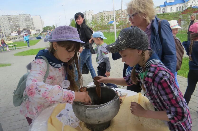 Парк пушкина в юрге. Пушкинский парк сарапул аттракционы. Парк имени пушкина саранск. Парк пушкина саранск. Праздник парк пушкина.