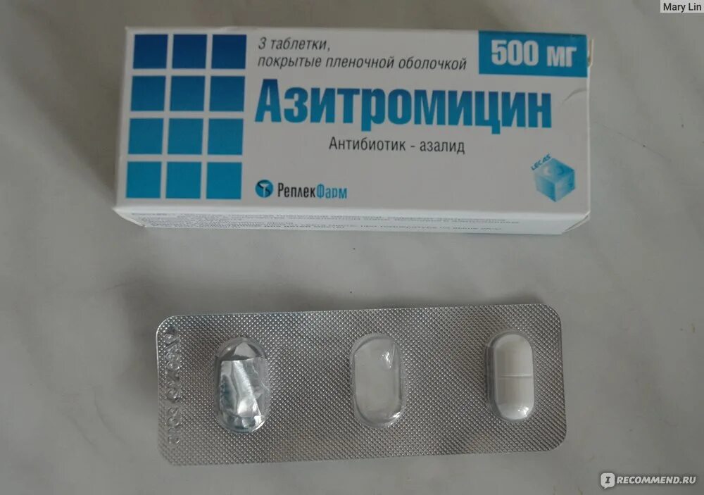 Азитромицин таблетки. Антибиотик три таблетки Азитромицин. Антибиотик Азитромицин 500. Азитромицин 500 таблетки антибиотики. Противовирусные таблетки Азитромицин.