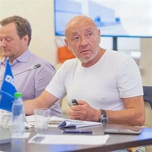 Первый базис. Феликсом Зборовским, владельцем компании «первый Базис».