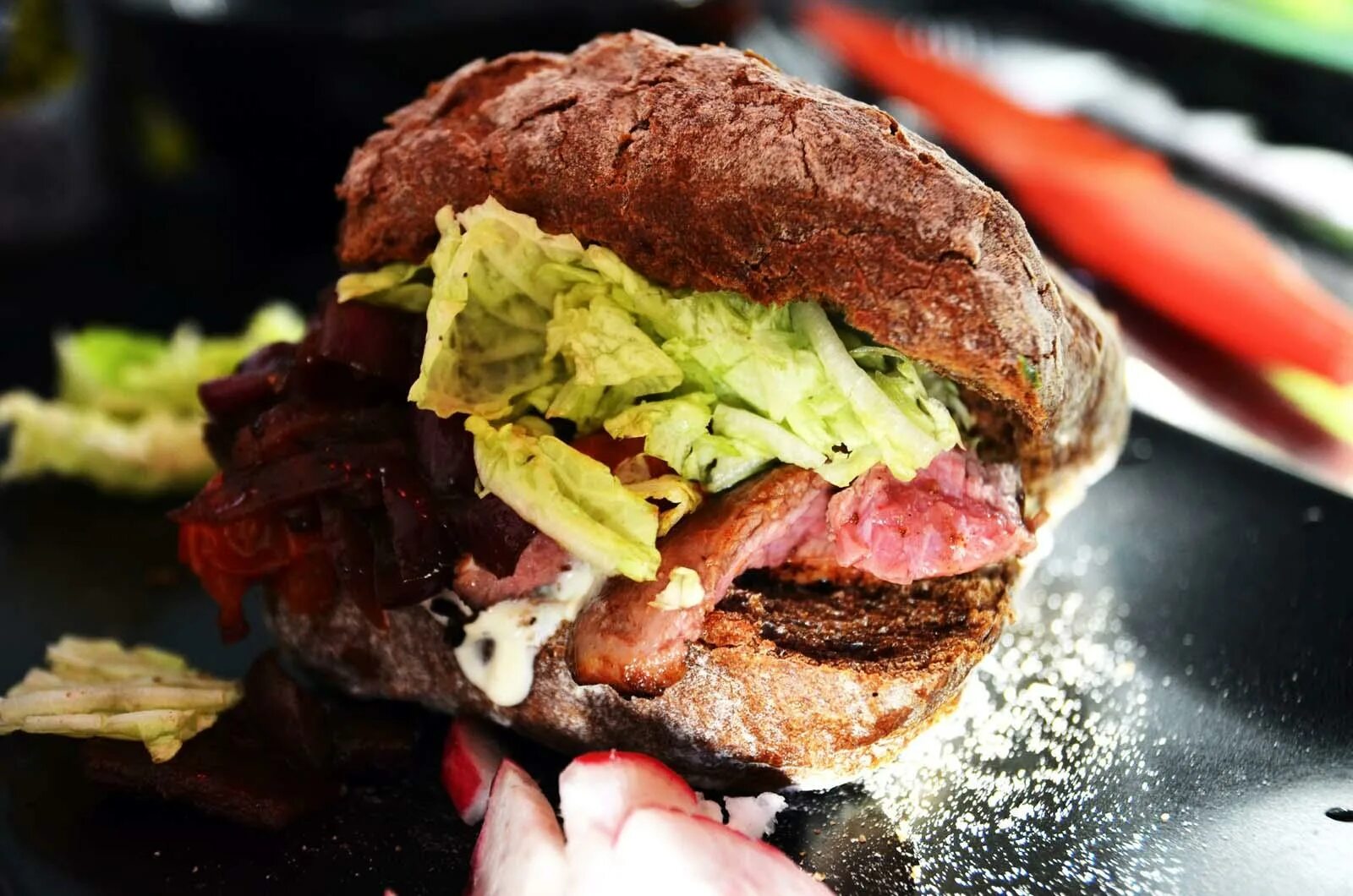 бургер с говядиной. бургер с говяжьей вырезкой. бургер из говядины рецепт. ,eh,th c ujdzlbyjq. бургер из говядины рецепт.