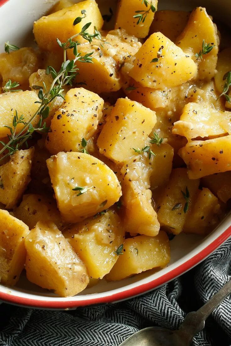 Тушеный картофель. Тушеная картошка. Вкусная тушеная картошка. Картошка готовая.