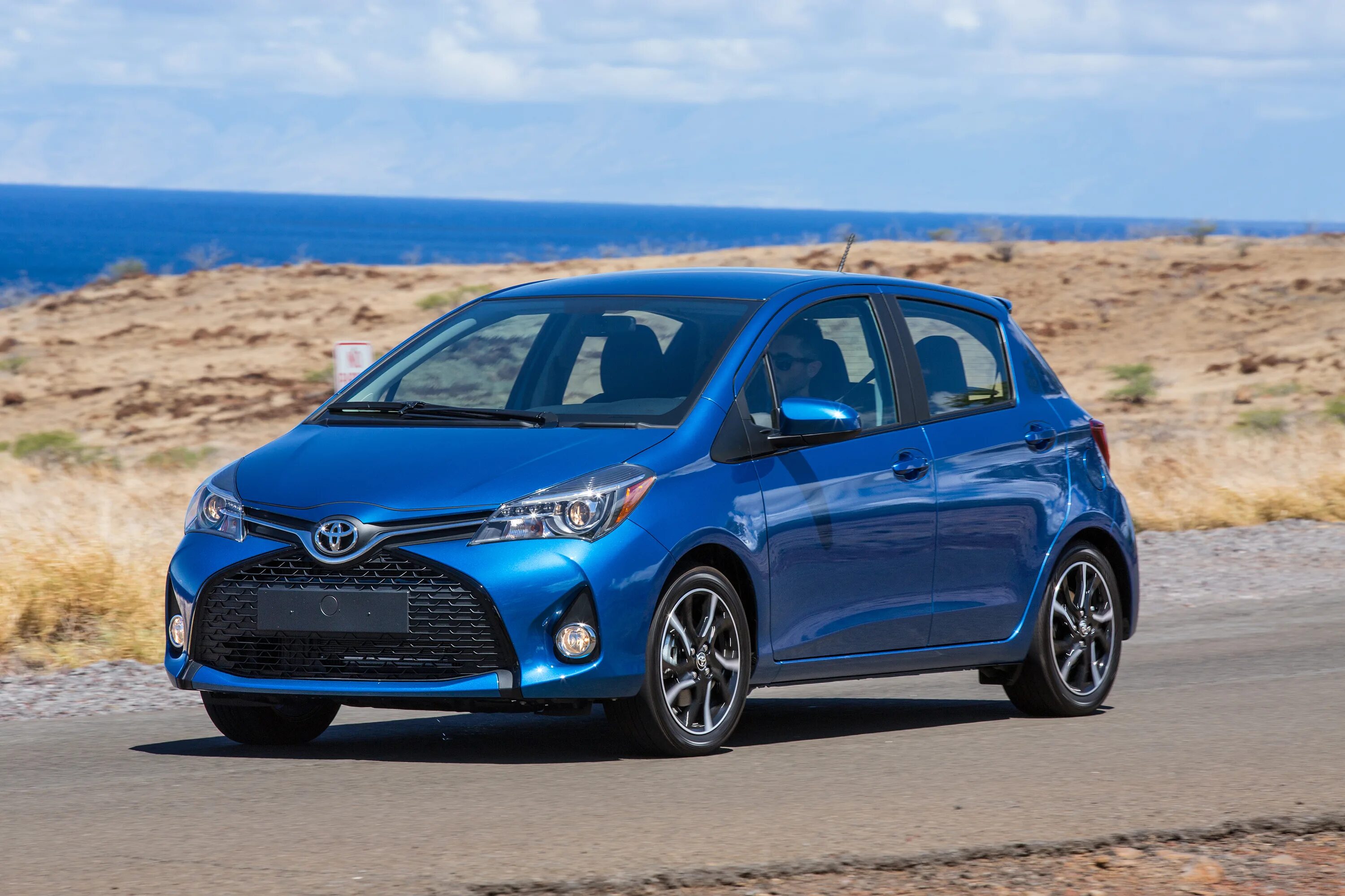 Toyota Yaris 2017. Toyota Yaris 2016. Тойота Ярис 2018 года. Toyota Yaris 2015. Витц 2014 года