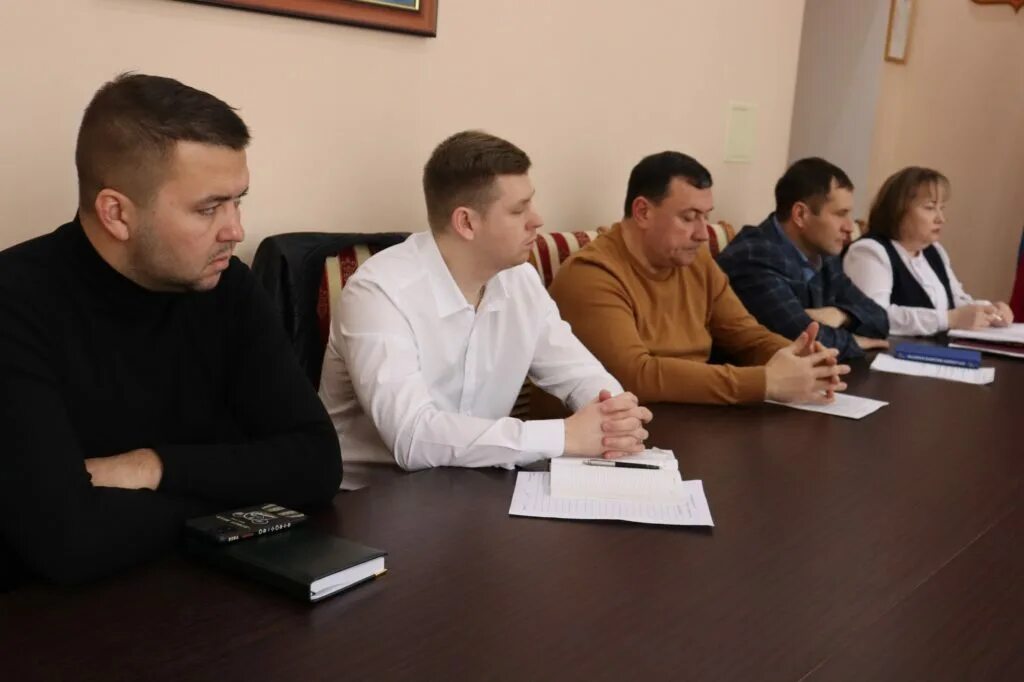 Департамент финансов шахты. Отдел экспорта. Совещание. Штомп юридический отдел. Рупо правовой департамент.
