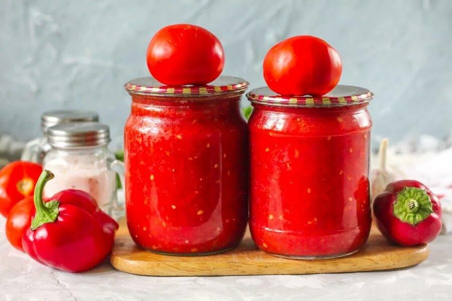 Вкусный домашний кетчуп из помидор на зиму. Кетчуп. домашний кетчуп в банках. кетчуп из помидоров. кетчуп с яблоками на зиму.