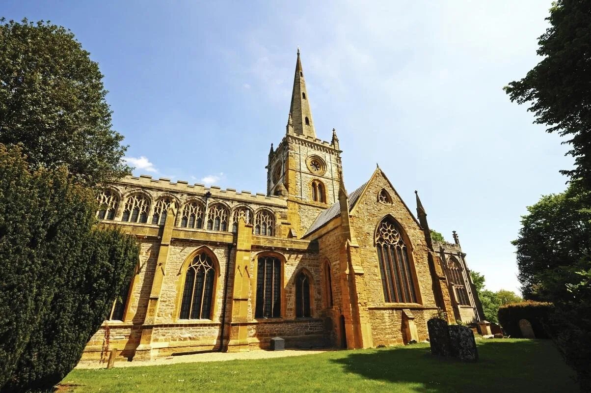 Церкви святой троицы в стратфорде. Церковь святой троицы стратфорд-на-эйвоне шекспир. Церковь шекспира. Церковь святой троицы шекспир. Церковь шекспира.