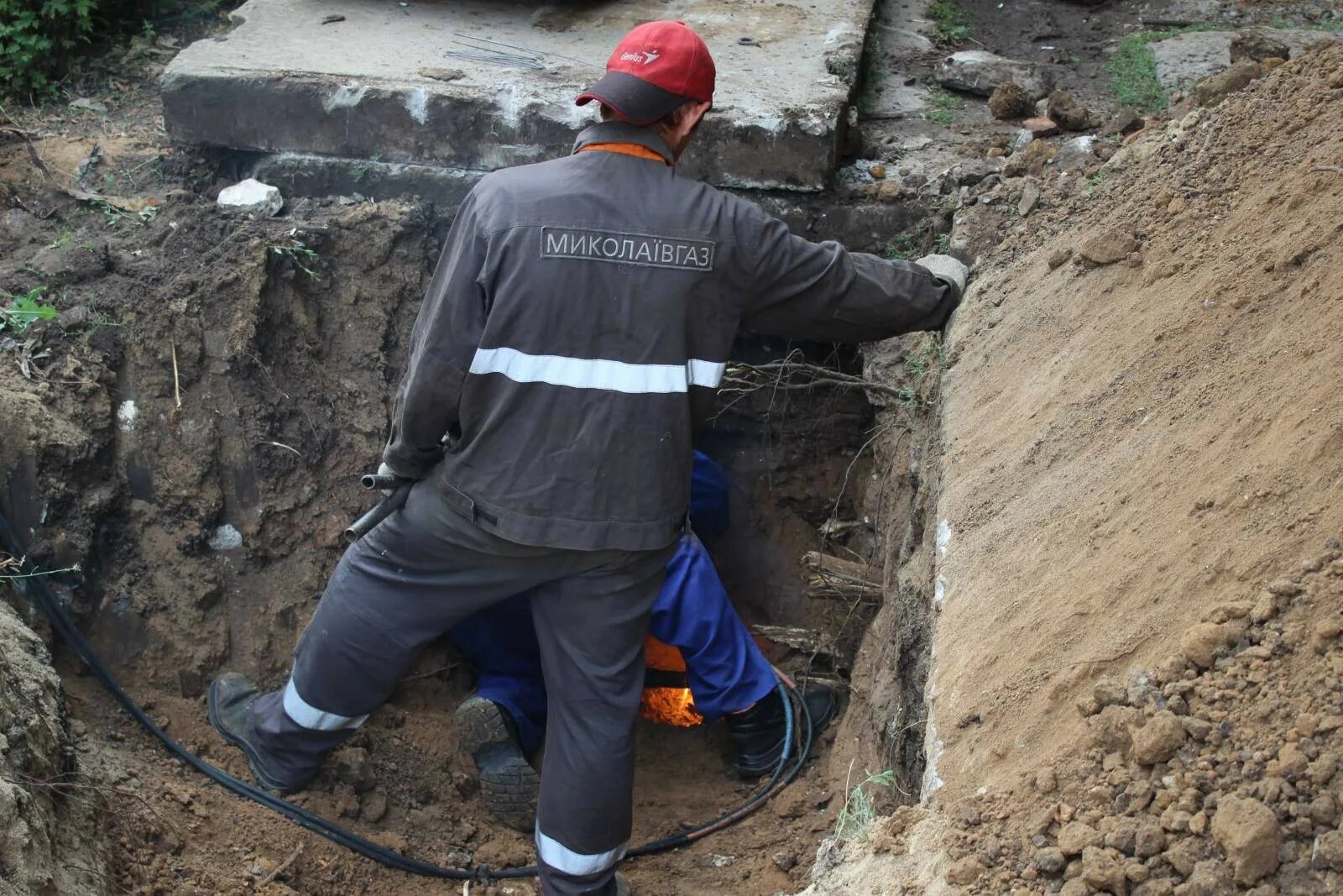 Самовольно подключенных. Незаконная врезка в газопровод. нет самовольному подключению водопровод.