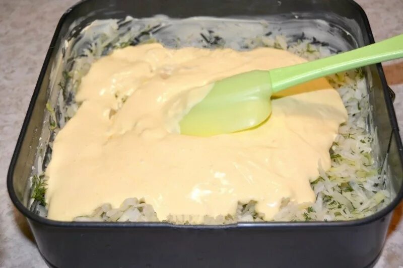 Заливной пирог с капус. Наливной капустный пирог. Пирог с капустой и яйцом. Тесто с капустой на заливном тесте. Тесто с капустой на заливном тесте.