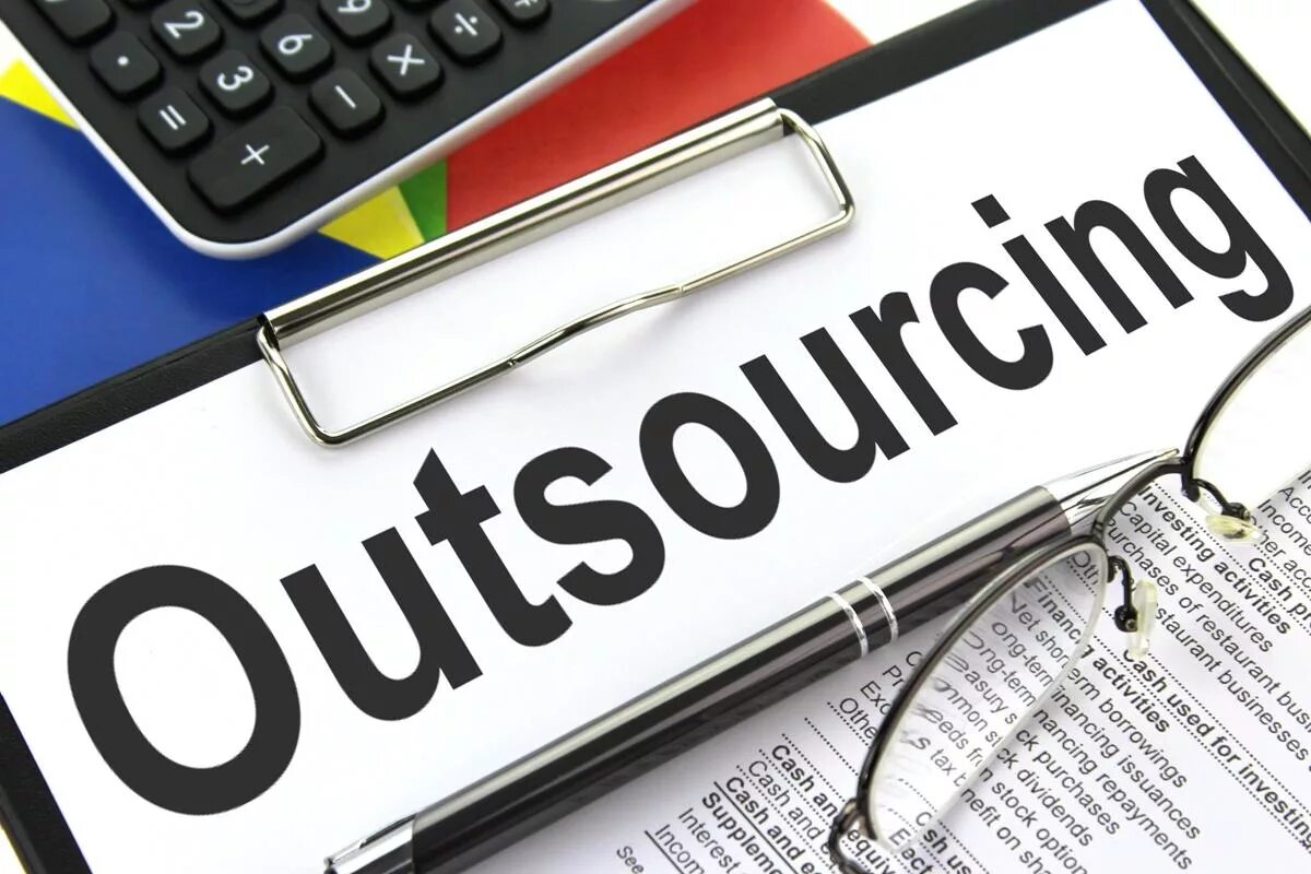 Outsourcing contracts. Аутсорсер. It аутсорсинг. Аутсорсинг. Аутсорсинг картинки.