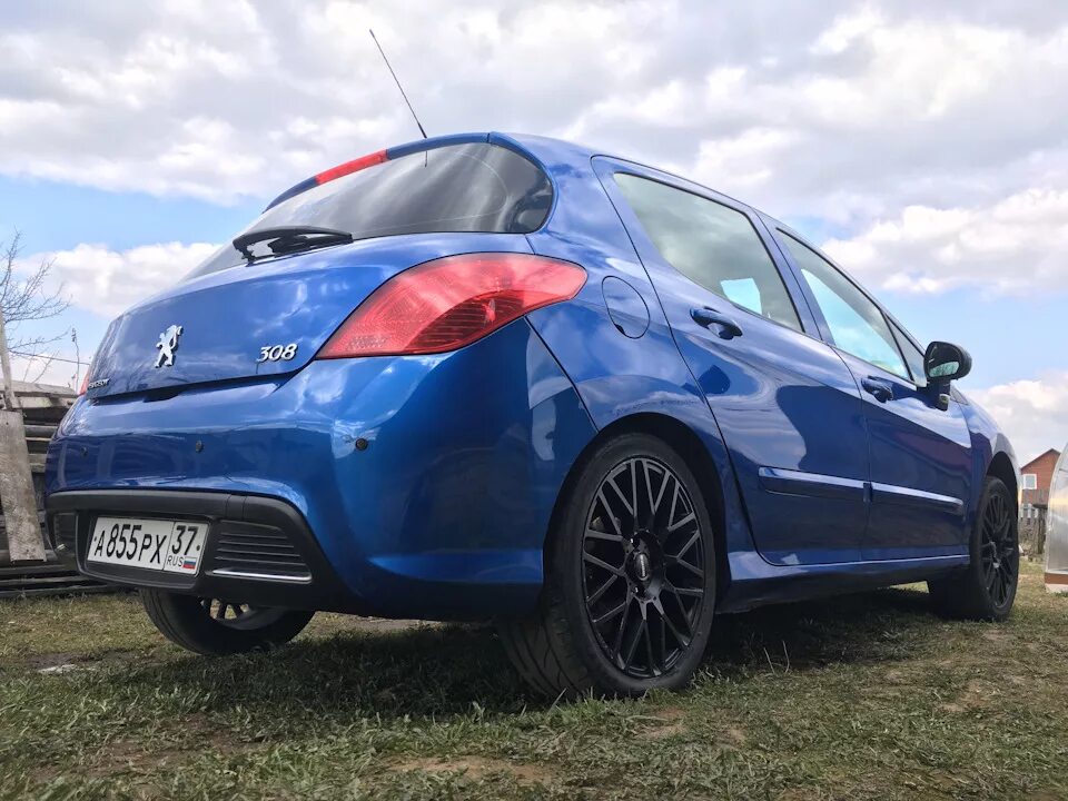 Пежо 308 на 17 дисках. Пежо 308 колеса р17. Диски пежо 308 r16. 308 17 17. Peugeot 308 диски r17.