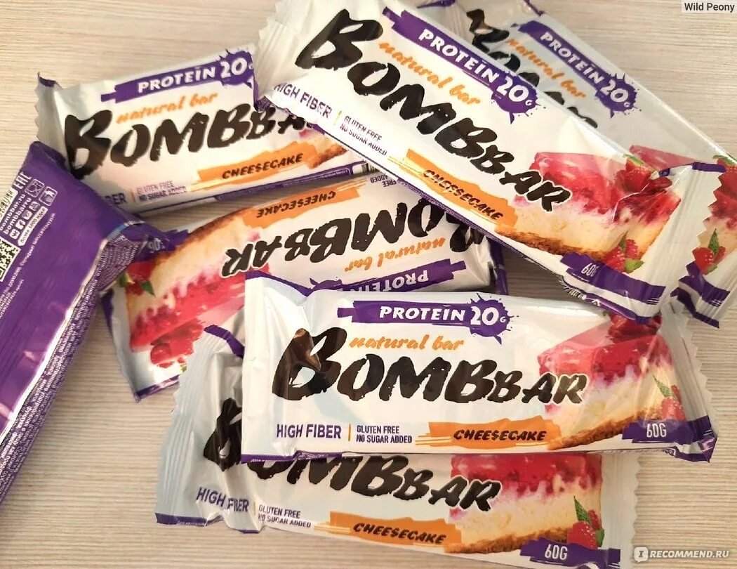Батончик bombar high fiber. Протеиновый батончик бомбар чизкейк. Бомбар батончик чизкейк. Бомбар батончик чизкейк. Батончик bombbar 60гр малиновый чизкейк неглазированные.