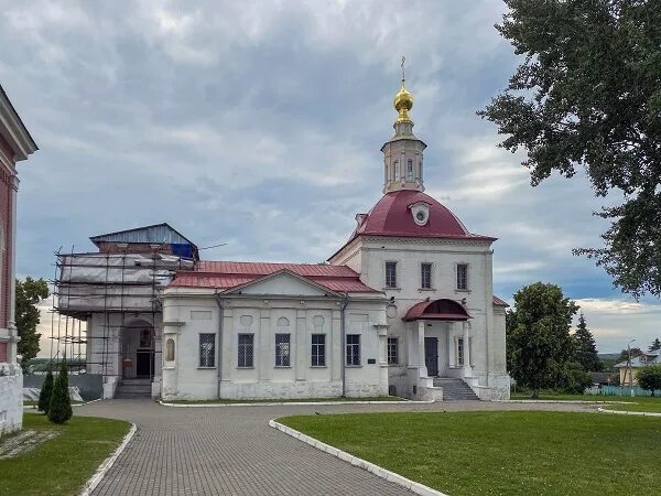 Храм Воскресения Словущего на Успенском Вражке: история, святыни