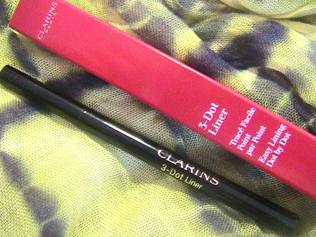 Clarins 03. Clarins подводка для глаз 3-dot liner. кларанс подводка золотая. кларанс 3 фазы. clarins 3-dot liner цена.