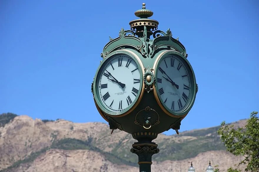 Экскурсия часы и время. Старые часы. часовой фотографии. часы “time of the day”. фотографии исторически часов.