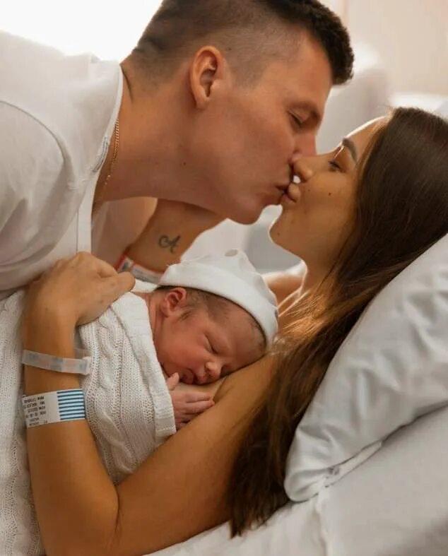 Блогеры у которых родилась дочь. Блоггер которая родила. Блоггер которая родила. Блоггер аня ищук. Дочка жени белозерова.