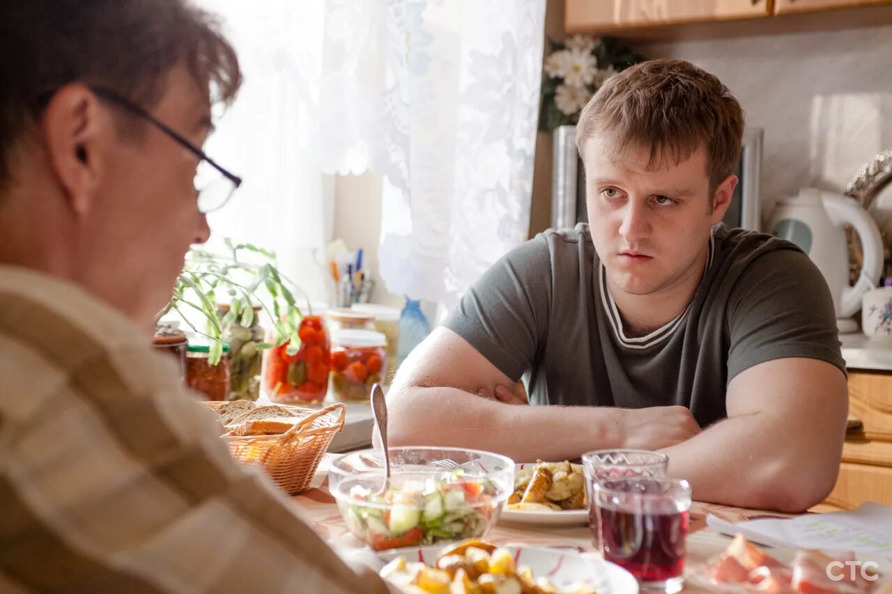 Какой едой какими сериалами