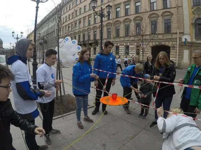 Молодежный питер. Питерские движения. Питерские движения. Красноармейцы на дворцовой площади. Молодежь санкт-петербурга.