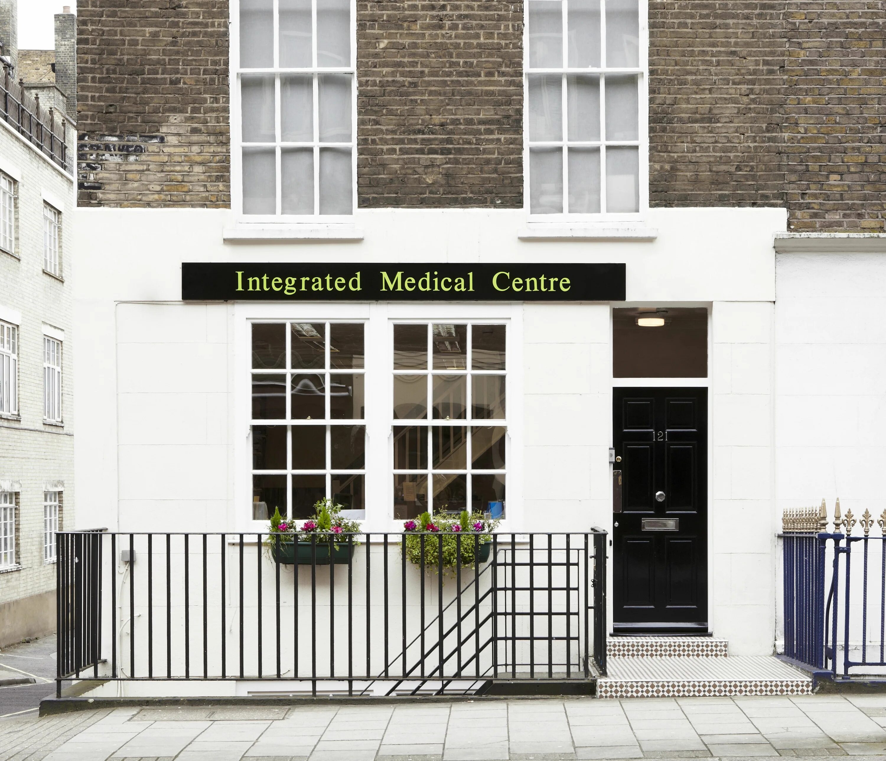 Centre of london is. Бейкер стрит лондон. жилые дома в центре лондона. логотип baker street. the london clinic.