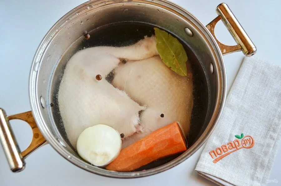 Холодец из куриных окороков. Холодец из куриных окороков. Холодец из окорочков. Холодец из индейки и курицы. Как сварить холодец из окорочков.