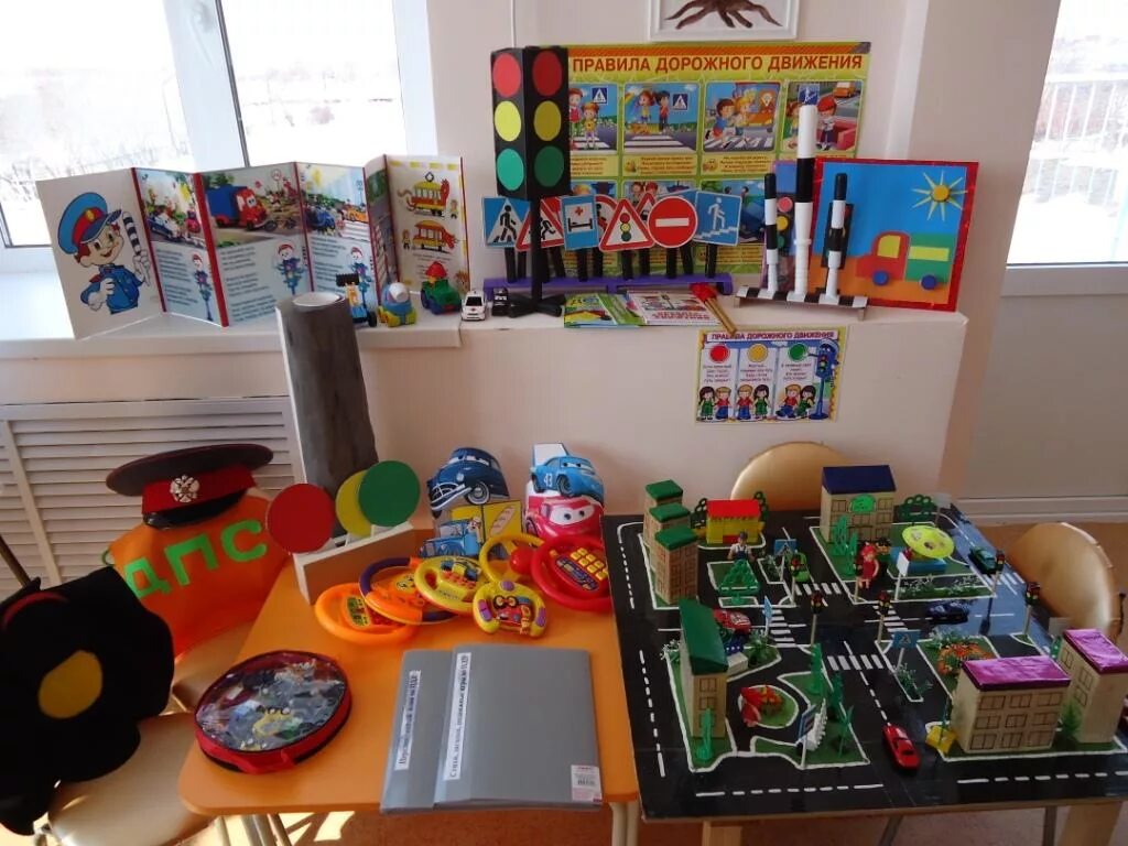 Макет пдд. Уголок пдд для детского сада. Уголок по пдд в детском саду. Уголок пдд. Уголок пдд.