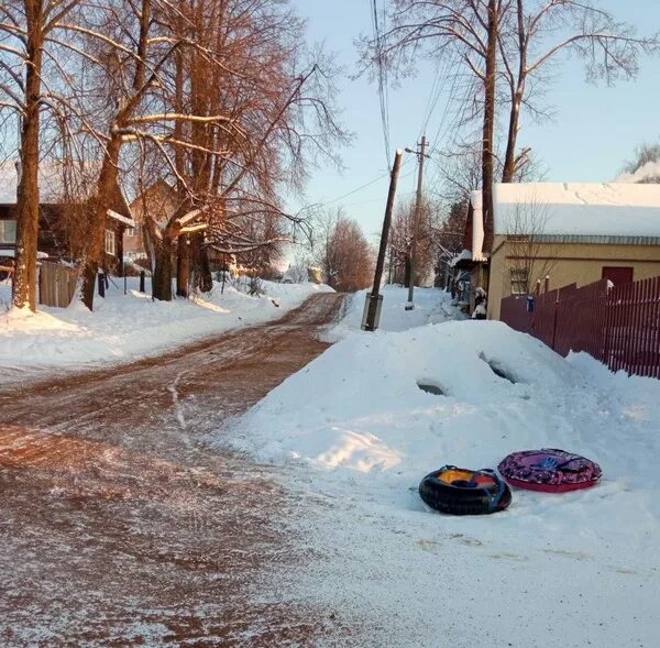 Самоковские горки кострома. Большие горки в костроме. Катание на ватрушках в костроме. Горки в костроме зимой. Снежная горка в костроме.