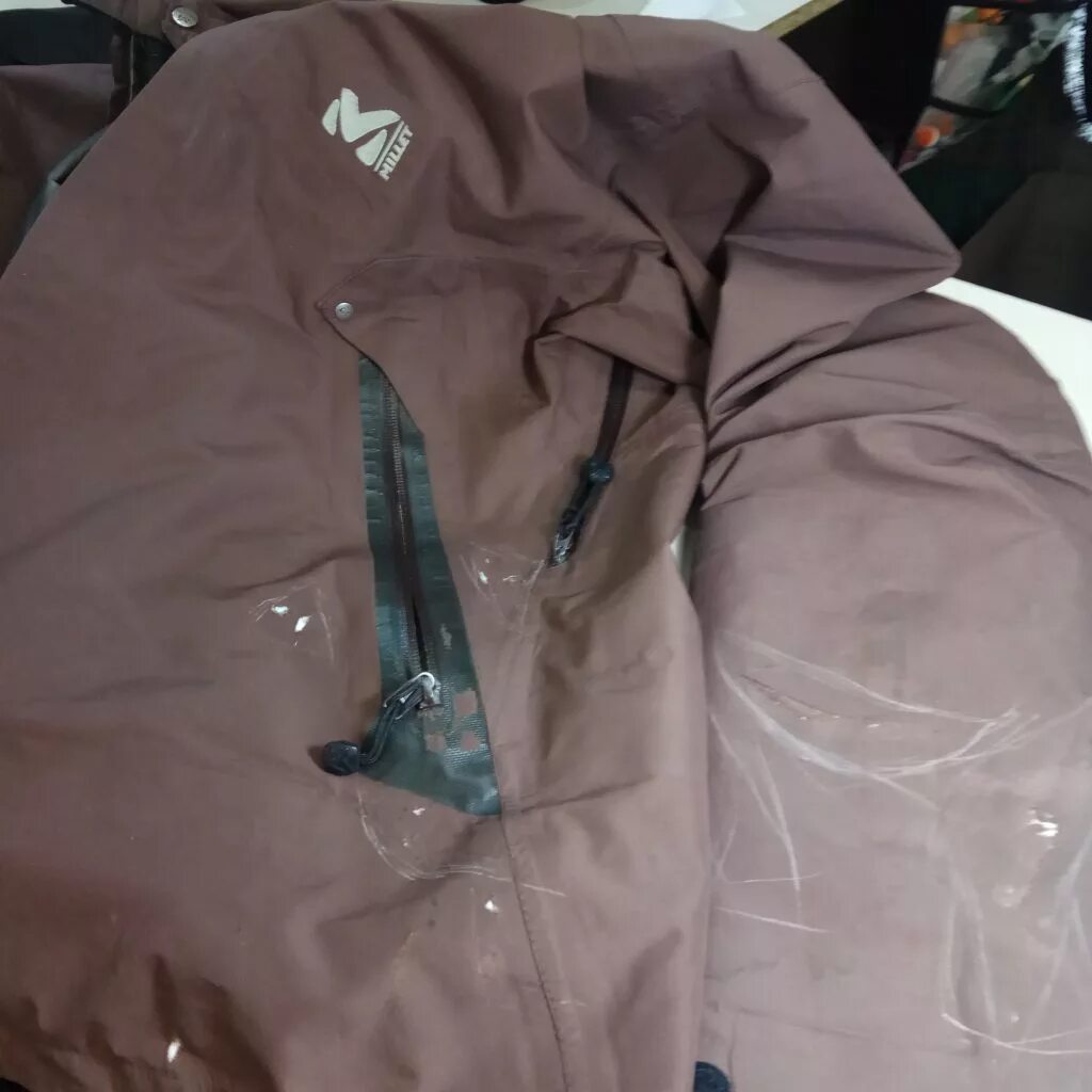 Мембранная одежда спб. Ремонт одежды из мембраны. Ремонт мембранной одежды. Заплатка на мембранную ткань. Ремонт мембранной одежды.