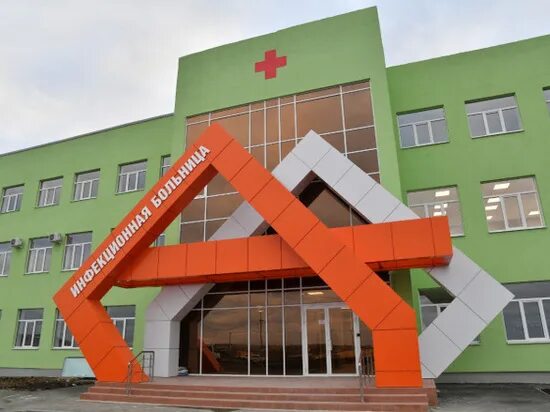 В новом инфекционном центре Саратова размещают аппараты ИВЛ