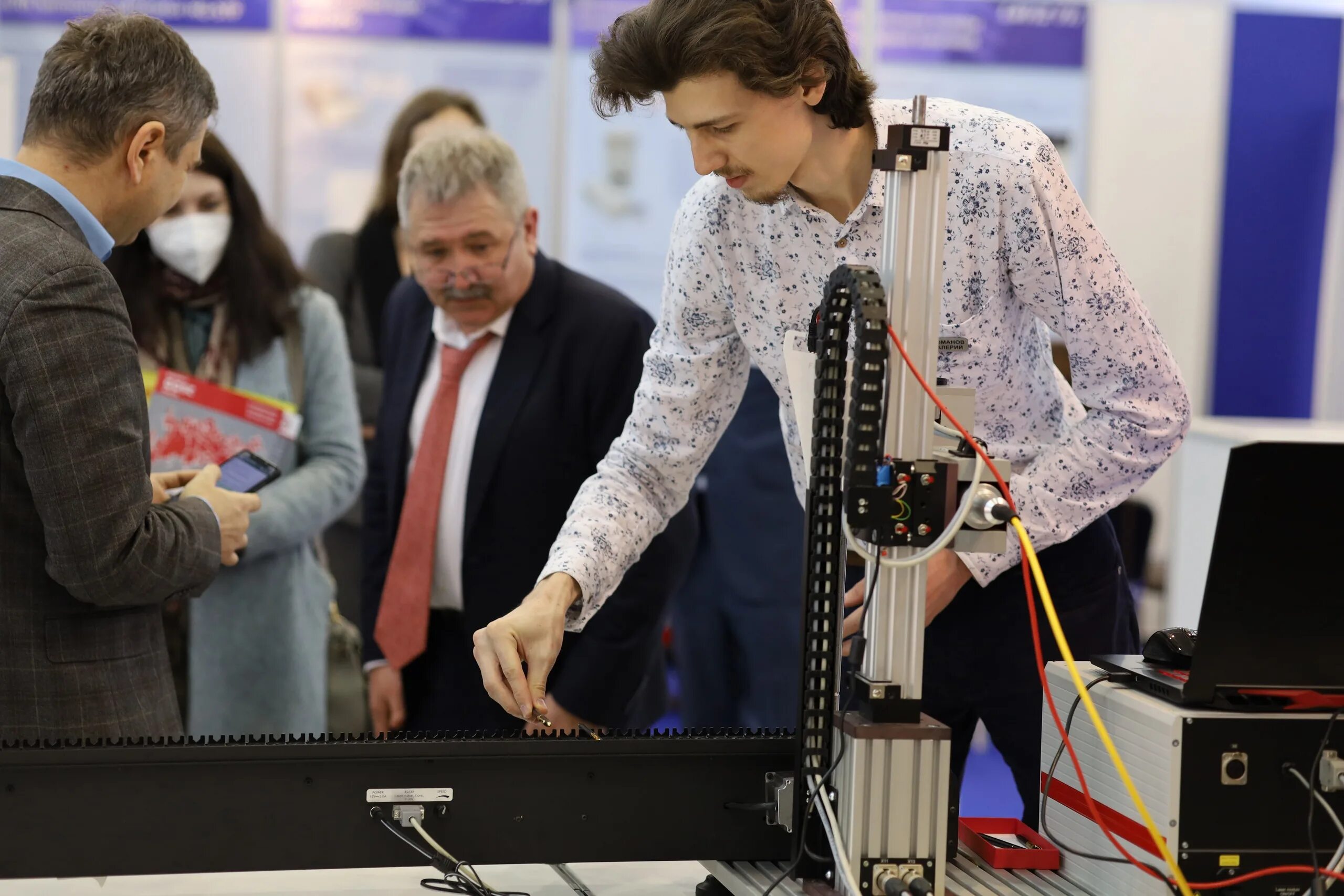 Университет итмо санкт-петербург лазерные технологии. Итмо лазерные технологии. Итмо школа. Научная лаборатория университета итмо. Лазерные технологии итмо.