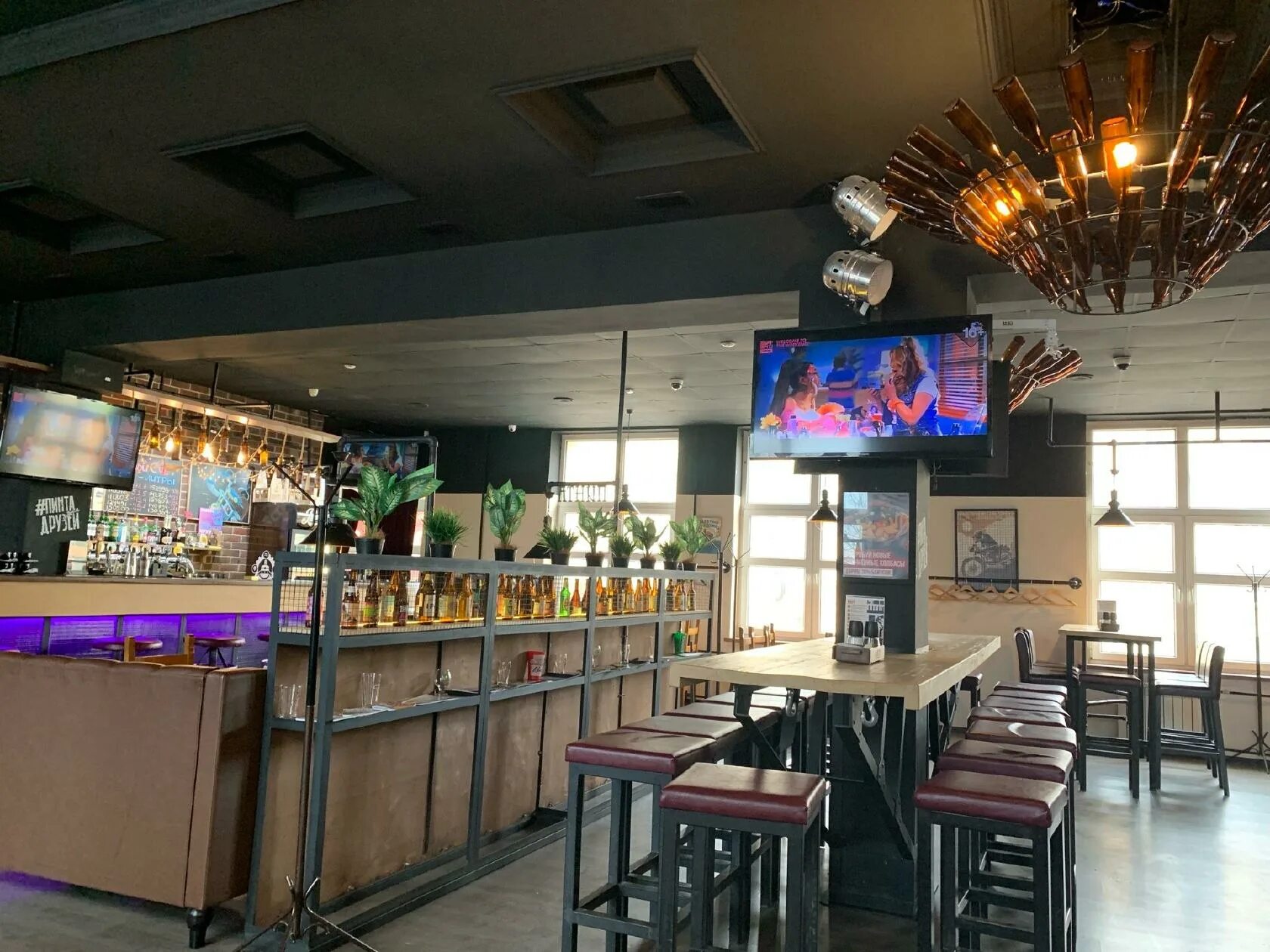 Бар юпитер ижевск. Виновник ижевск бар. Паб на удмуртской ижевск. Бара с балтикой. Удмуртская 163 ижевск фото.
