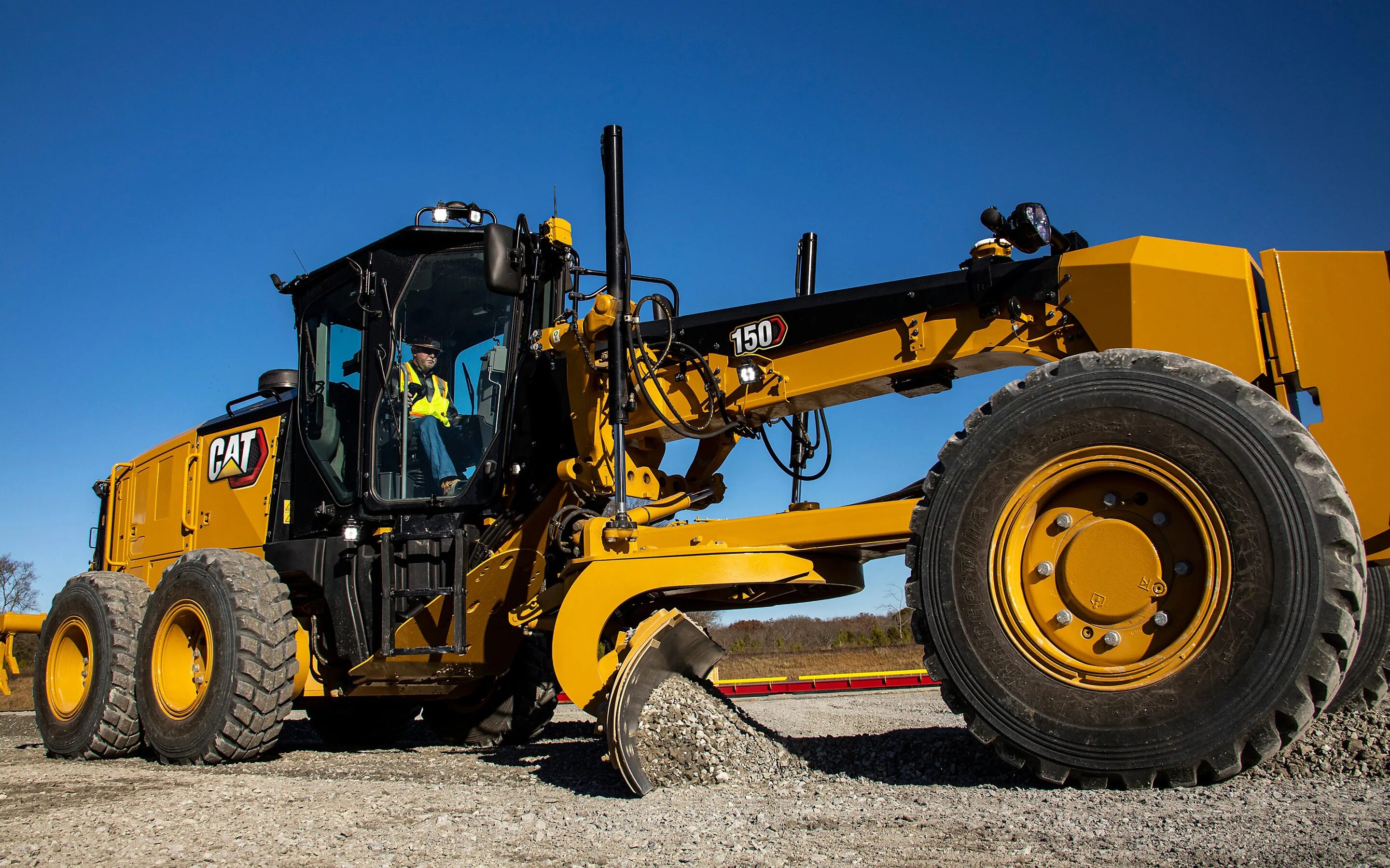 Вакансии машинист автогрейдера вахта. Автогрейдер Caterpillar 150awd. Автогрейдер Cat 150 AWD. Грейдер Caterpillar 150 AWD. Грейдер кат 140 GC.