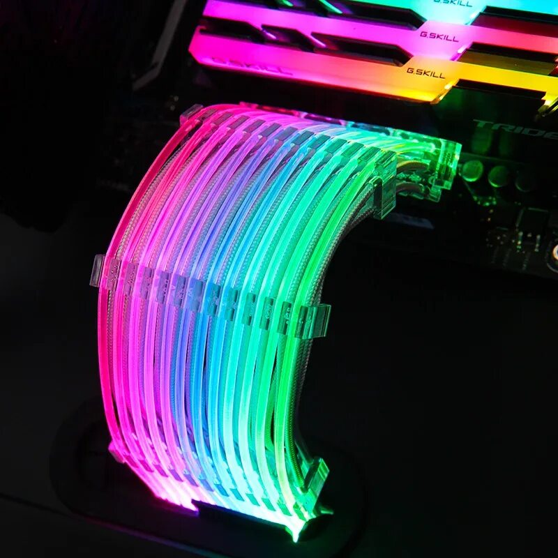 Светящиеся материнские платы. Lian li 24 Pin RGB. Lian li кабель RGB. Удлинитель Lian li Strimer 24 Pin RGB PSU Cable. Lian li Streamer Plus RGB 24-Pin.