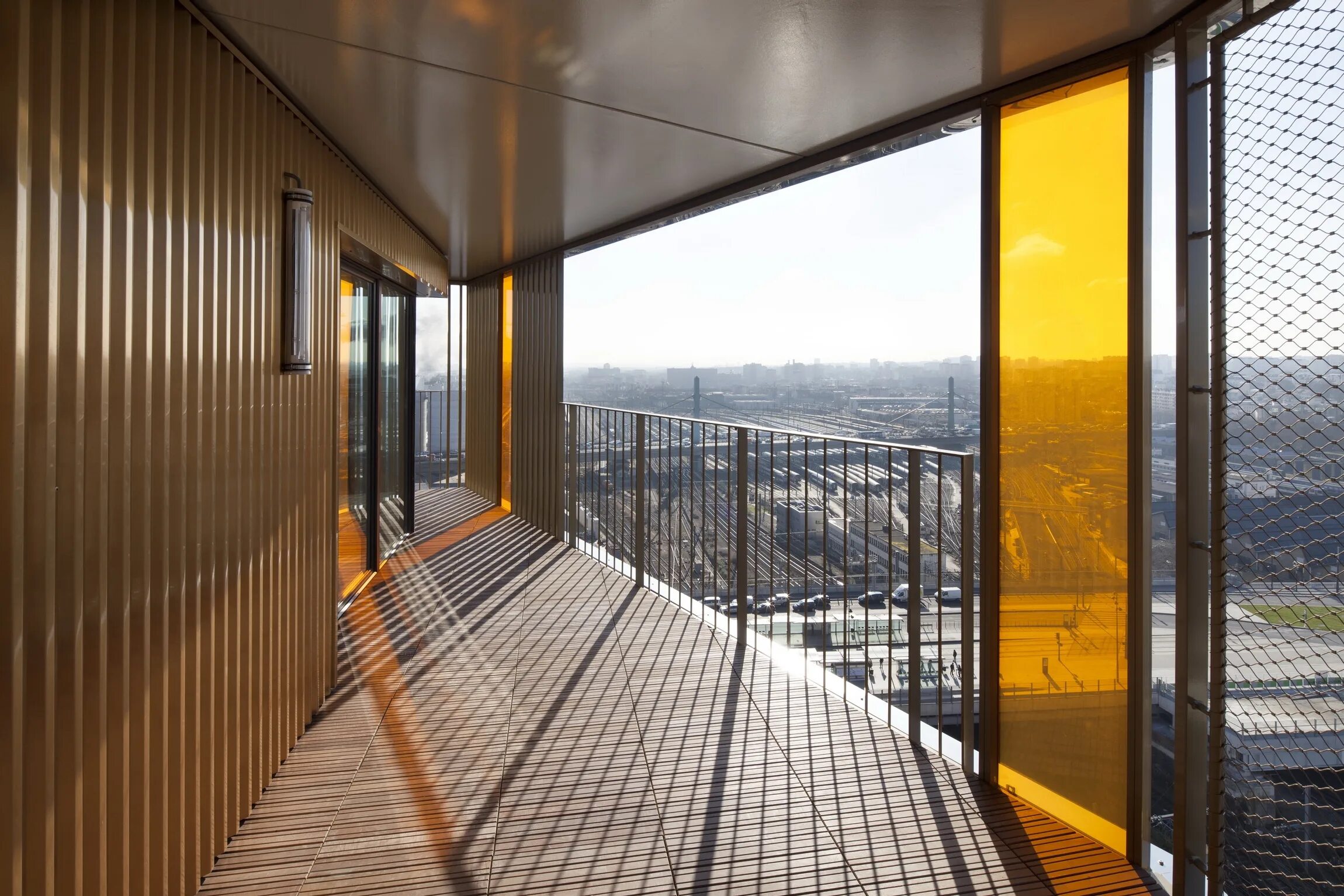 Вид с террасы на город. Балкон площадка. Балкон на вилле. Балкон площадка. Балкон площадка.