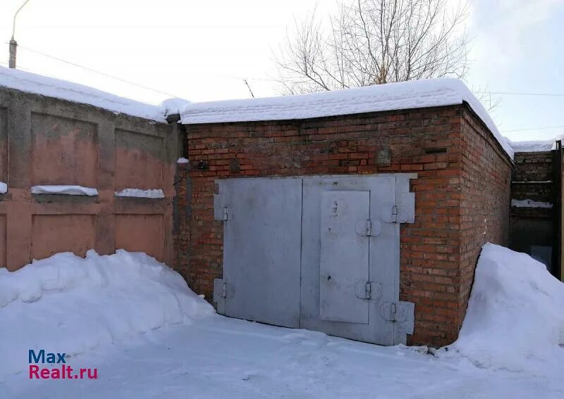 Заведение гараж Омск. Трехэтажные гаражи Омск Советский. Гараж на час в Омске в Нефтяниках. Гаражи картинки Омск.