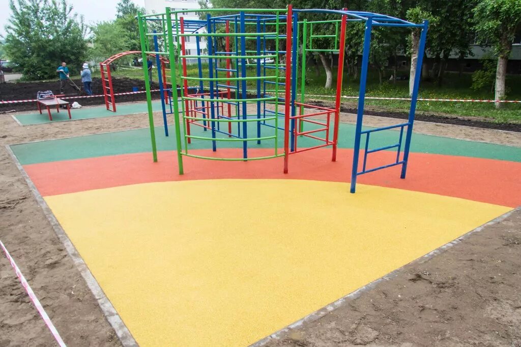 спортивная площадка. площадки под ключ. баскетбольная площадка на даче. мини спортивная площадка. навес для спортивной площадки.