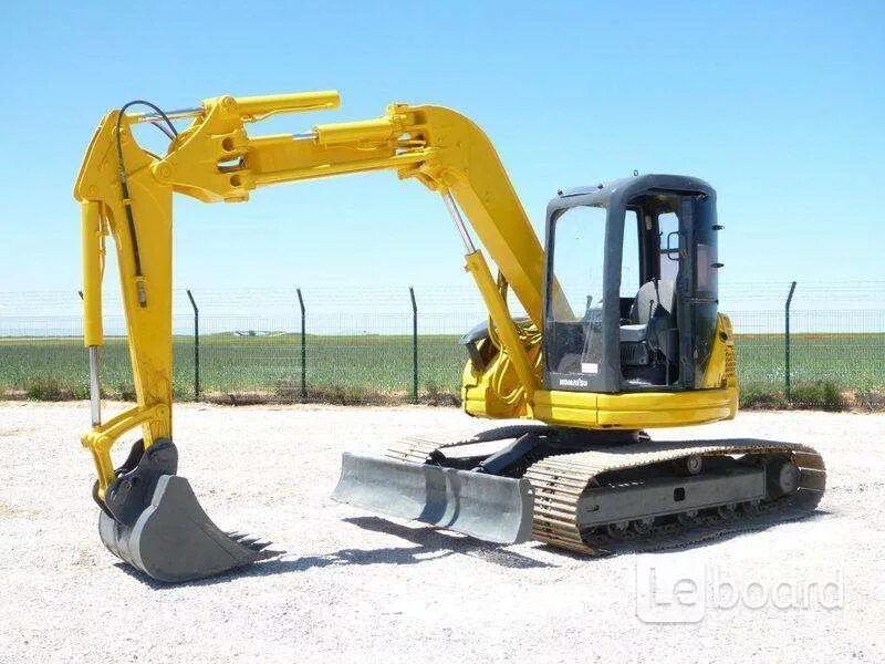 Каток на экскаватор. Komatsu PC 75. Komatsu pc75uu-2. Komatsu pc75uu. Экскаватор Komatsu pc75.