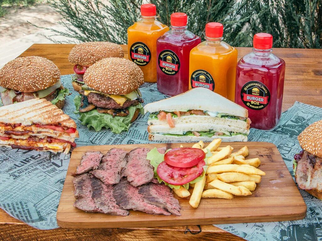 ланч: сэндвич три сыра. воронеж ресторан бургерная. ларек с бургерами. Burger box воронеж маршака. брусничный бургер.