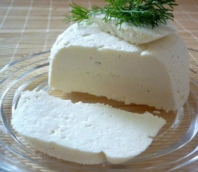 Сыр из молока. Домашний сыр из молока. Домашний сыр из молока и сметаны. Сыр из творога. Творог сыр домашний.