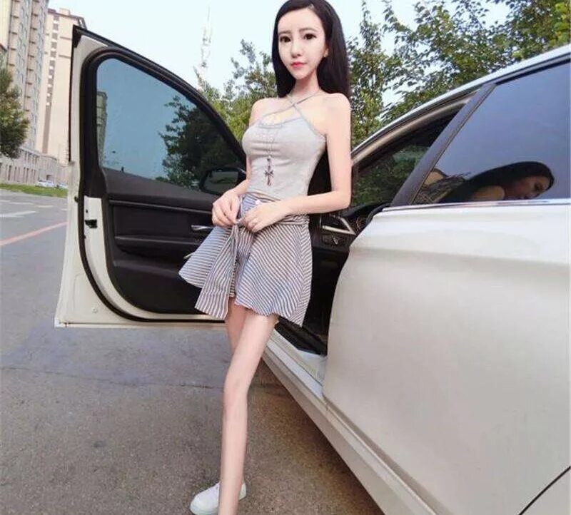 Масса арбуза. Арбуз весит 3 кг и пол арбуза. Девушки с одинаковым весом. Единицы измерения массы. Батон сахарный.