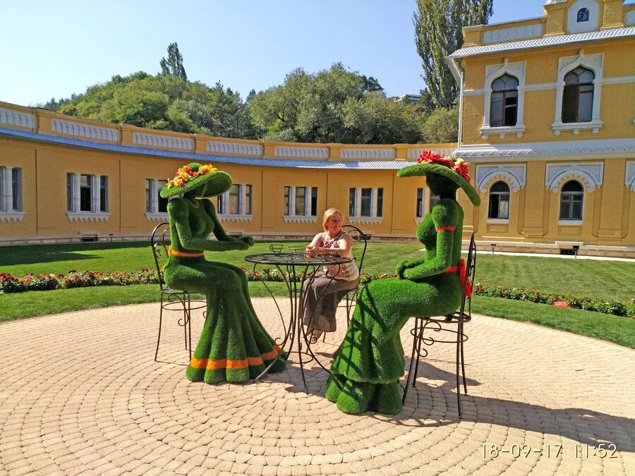 Кисловодск погулять. Погода в Ессентуках. Ессентуки климат. Кисловодск где погулять. Ессентуки экскурсии девушка.